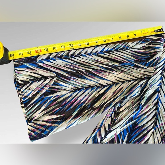 Banana Republic Shear Shirt M Colorful Feathers Blouse Business Casual - Picture 2 of 8